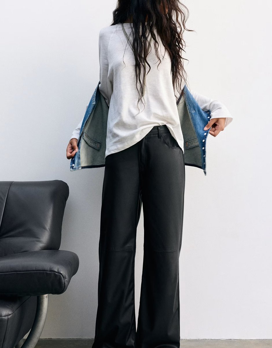 ASOS Pull&Bear Leather effect trousers in black - 4