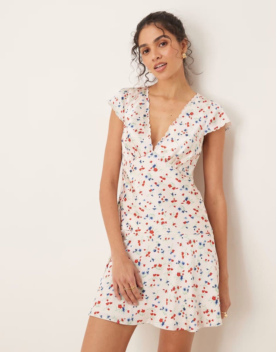 ASOS ASOS DESIGN satin flippy mini dress with scallop trim in ditsy floral