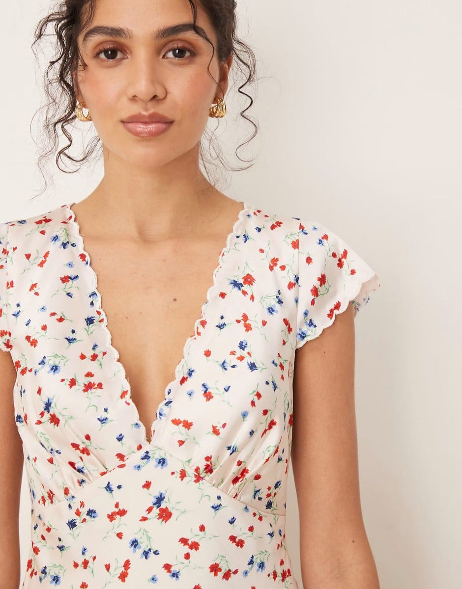 ASOS ASOS DESIGN satin flippy mini dress with scallop trim in ditsy floral - 4