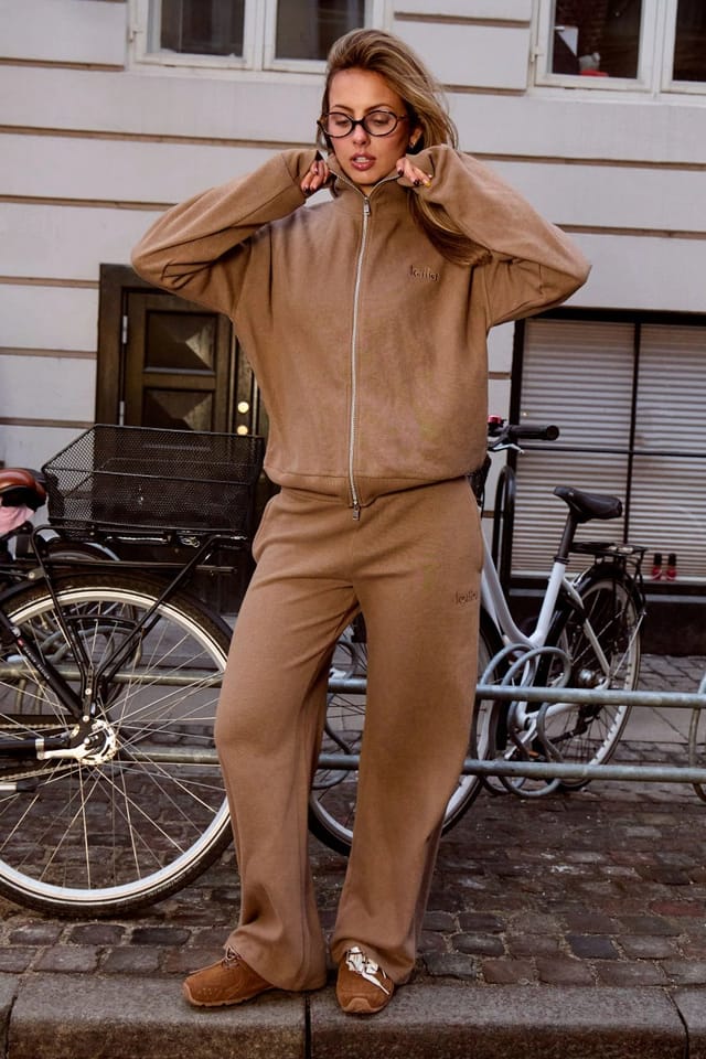 Kaiia Kaiia Supersoft Slouchy Zip Up Top Taupe - 3