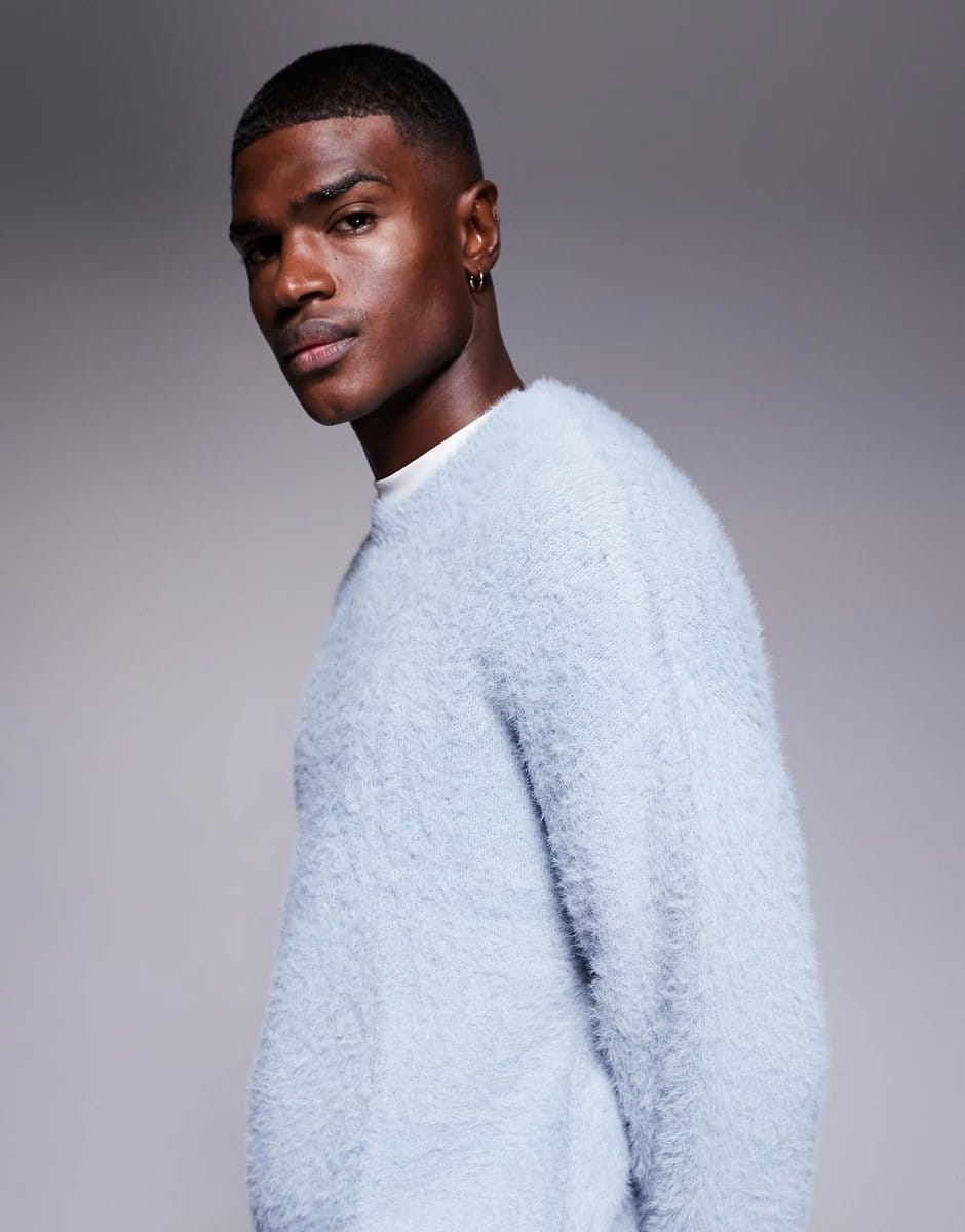 ASOS ASOS DESIGN relaxed fluffy knitted crew neck jumper in blue - 4