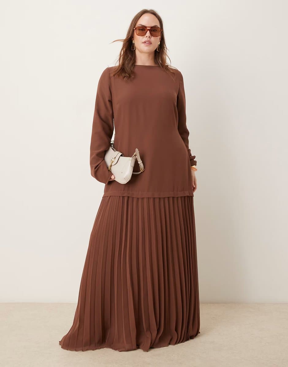 ASOS ASOS DESIGN Curve long sleeved pleated skirt maxi dress in chocolate