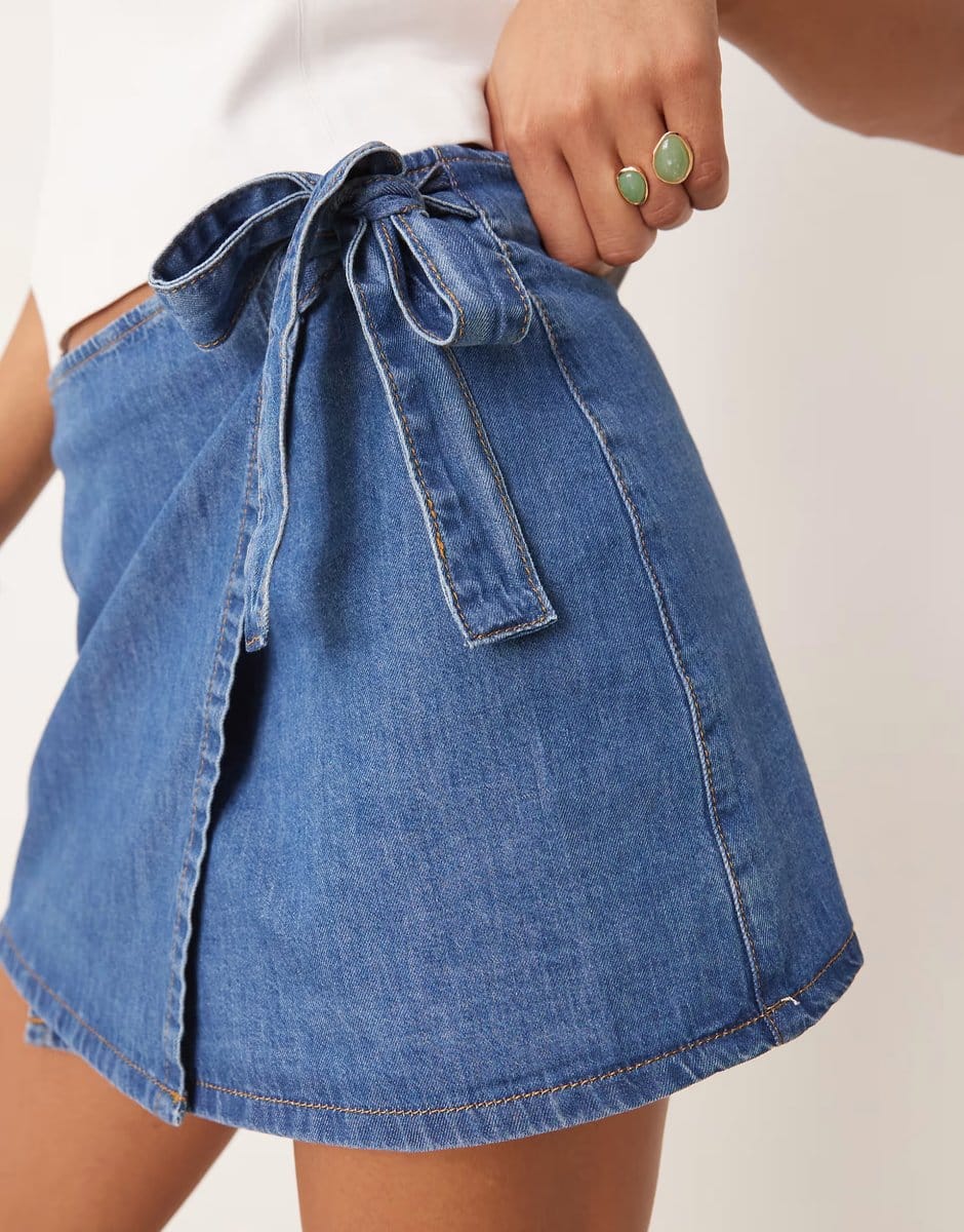 ASOS ASOS DESIGN denim wrap front mini skirt with bow detail in mid blue - 4
