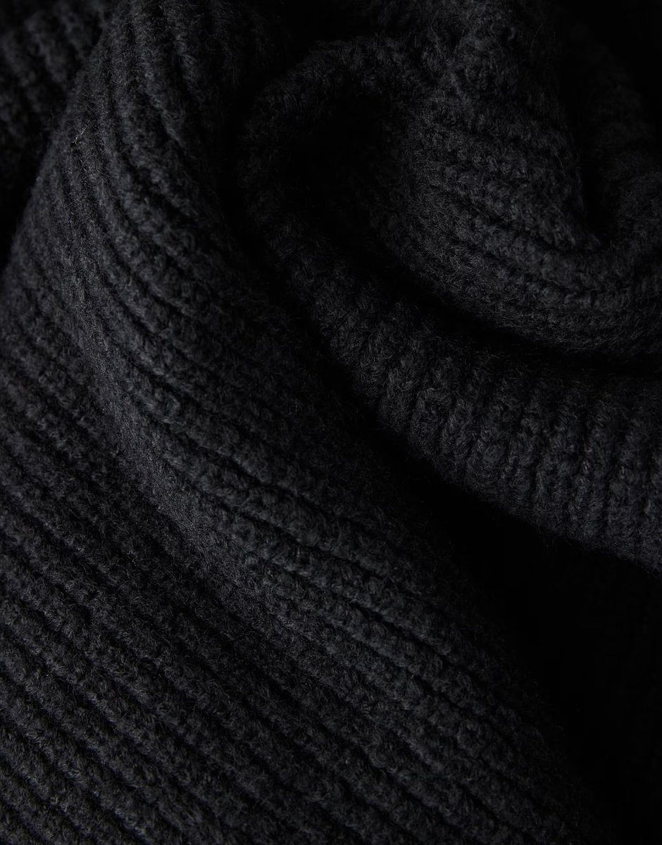 ASOS ASOS DESIGN super oversized boxy fit knitted fisherman rib jumper in black - 4