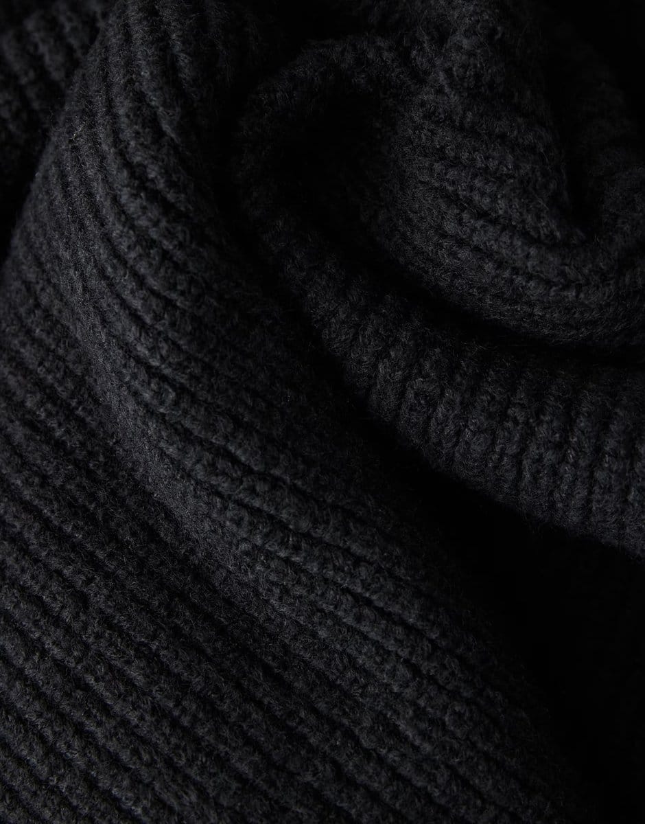 ASOS ASOS DESIGN super oversized boxy fit knitted fisherman rib jumper in black - 4