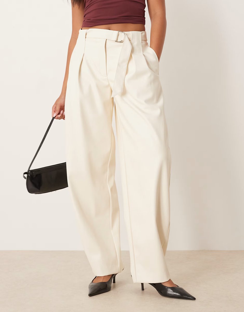 ASOS ASOS DESIGN faux leather pleated barrel leg trousers with belt in bone - 3
