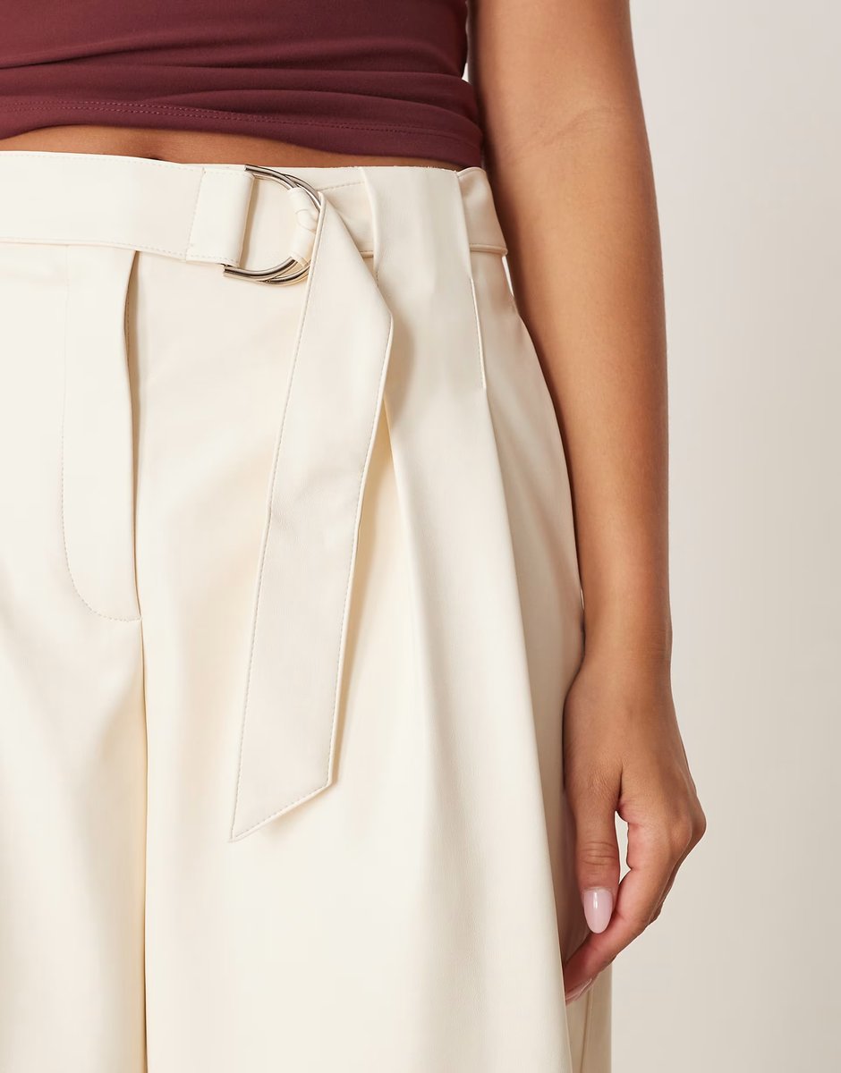 ASOS ASOS DESIGN faux leather pleated barrel leg trousers with belt in bone - 4