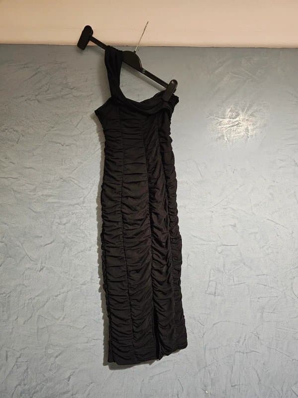 Oh Polly Oh polly lisana single strap black ruched knee length dress
