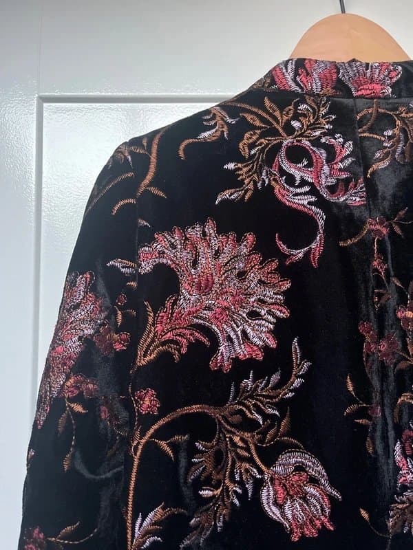 New Look New Look Velvet Embroidered Floral Cropped Blazer