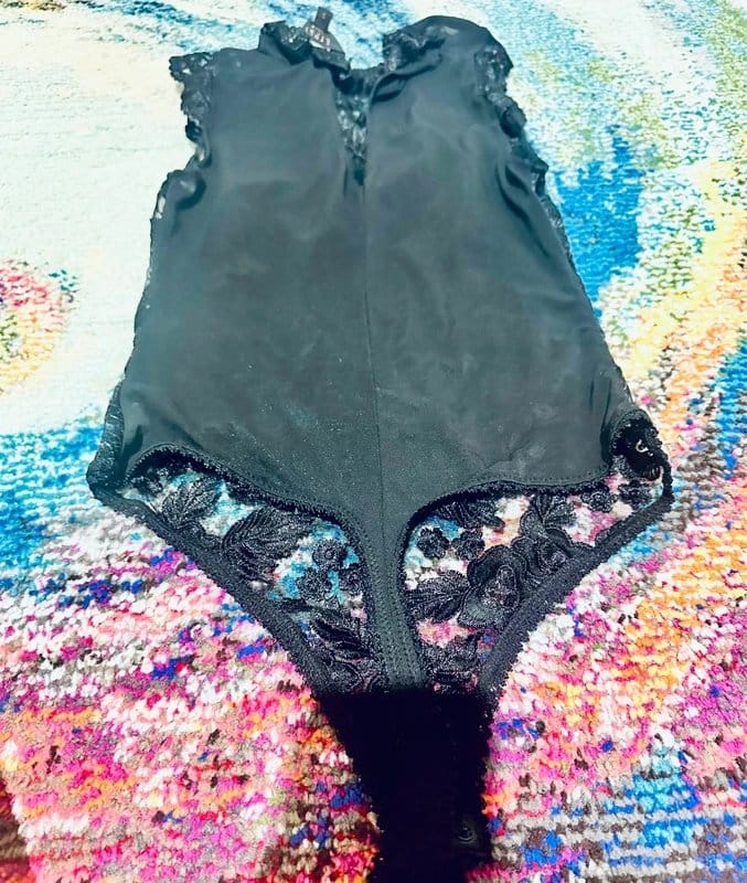Lipsy Lipsy London black lace bodysuit – size S - 1