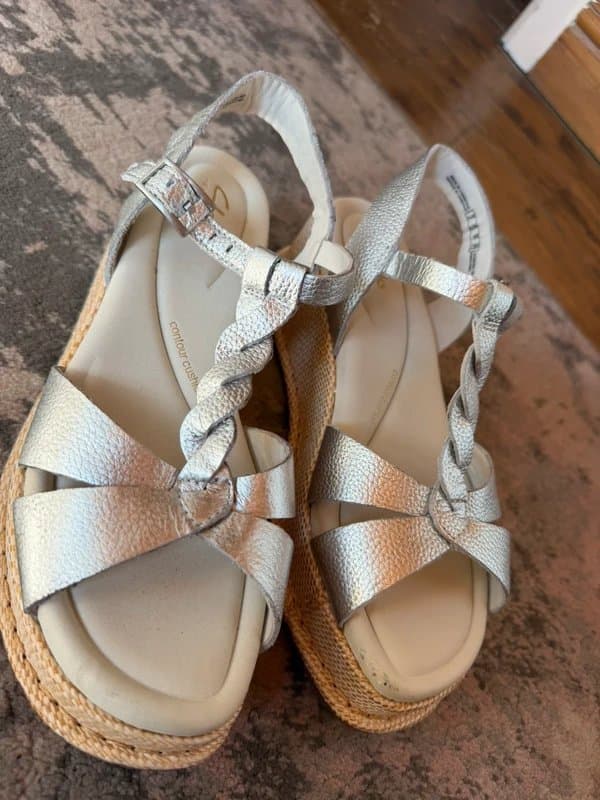 Clarks Clarks chunky sole sliver leather T bar sandals. Size 5 d
