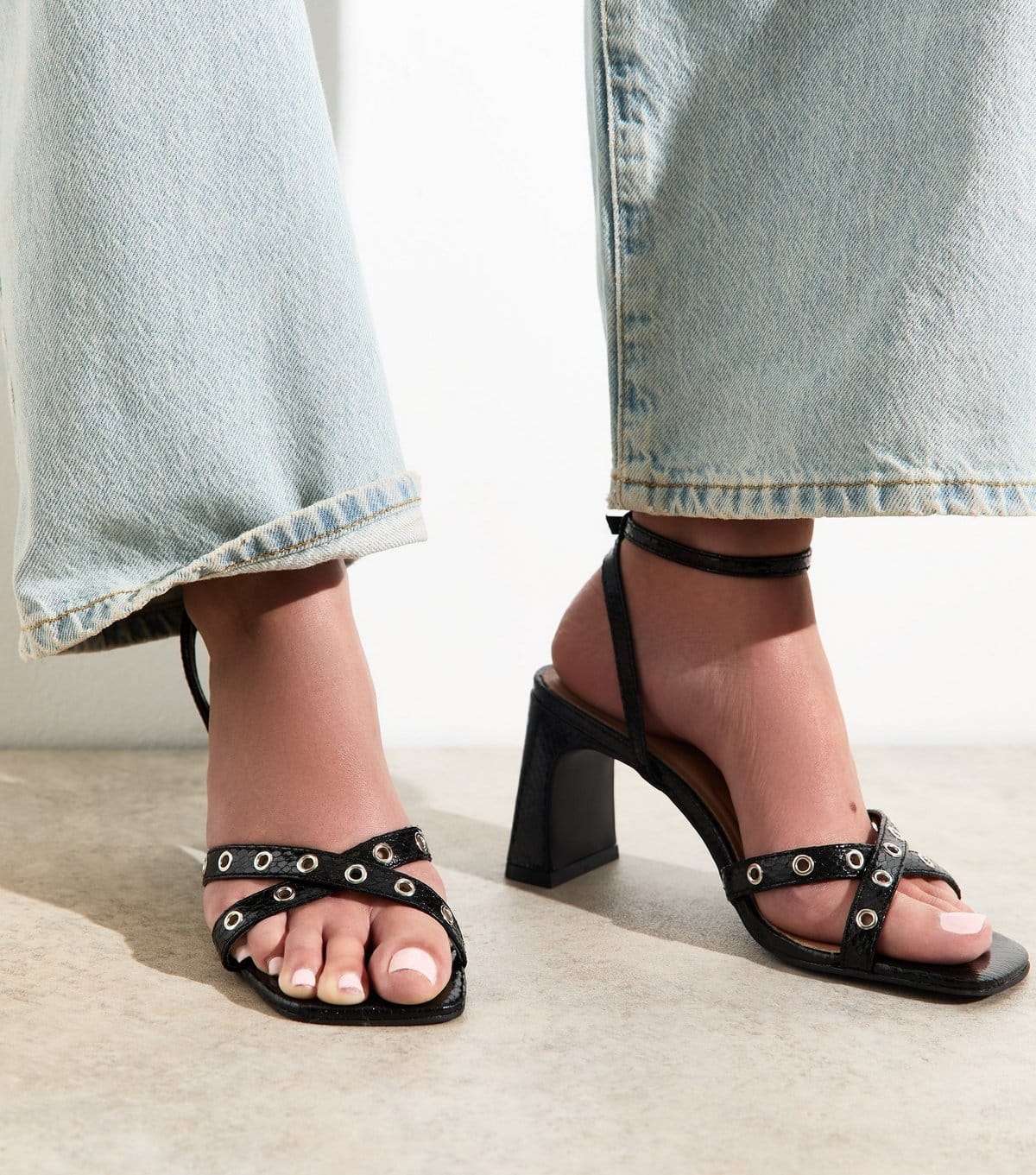 New Look Women's Black Textured Faux Leather Eyelet Detail Block Heel Sandals Vegan New Look - 4