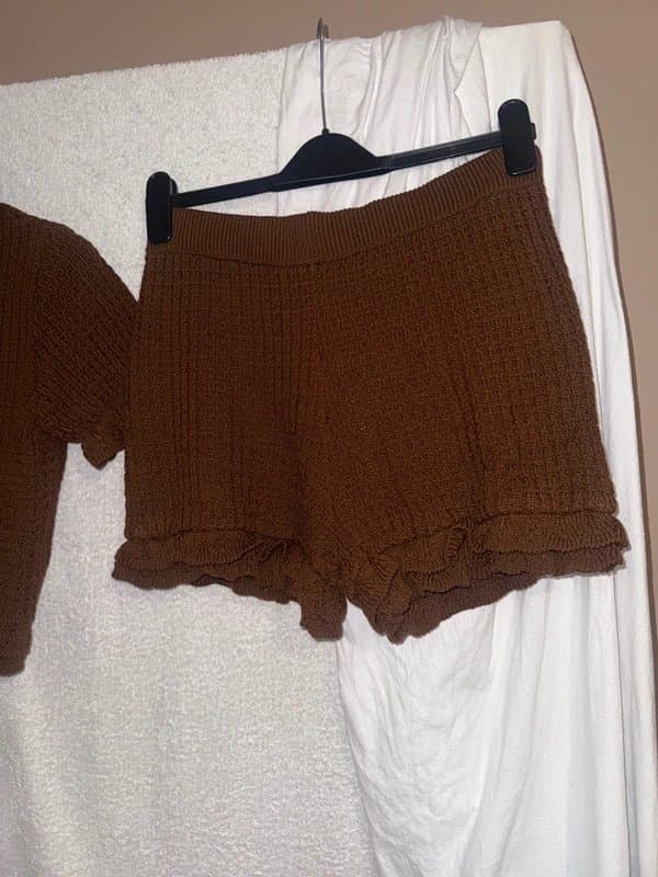 New Look Brown knit shorts and shirt