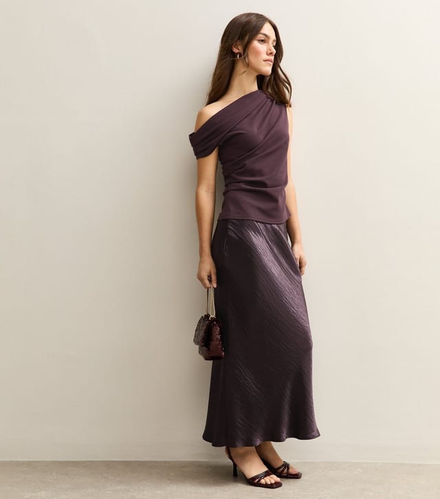 New Look Women's Petite Dark Burgundy Textured Satin Midi Skirt New Look - 2