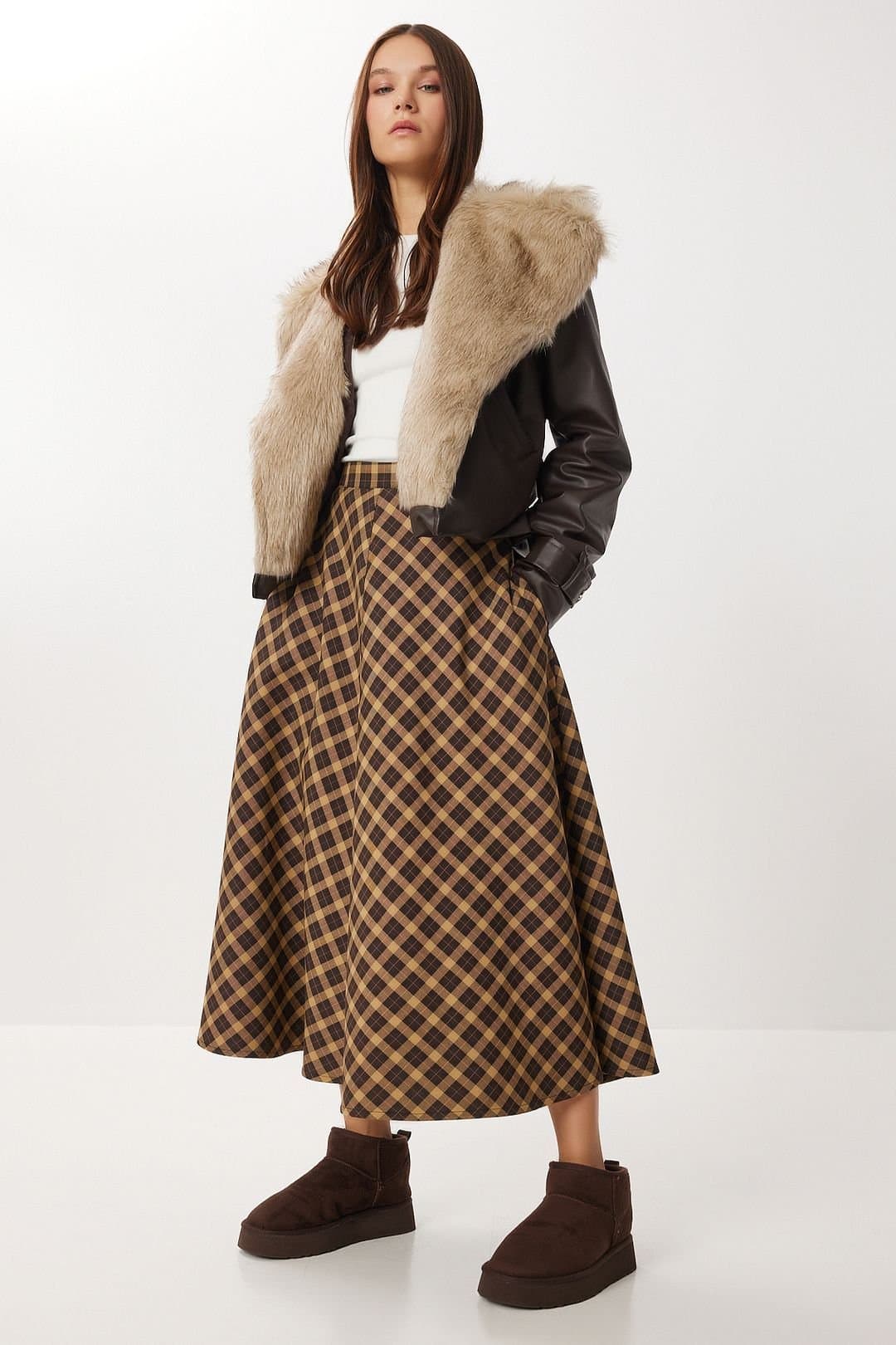 Happiness Istanbul Happiness Istanbul Women's Pocket Detailed Long Plaid Skirt with Zipper Closure in Light Brown