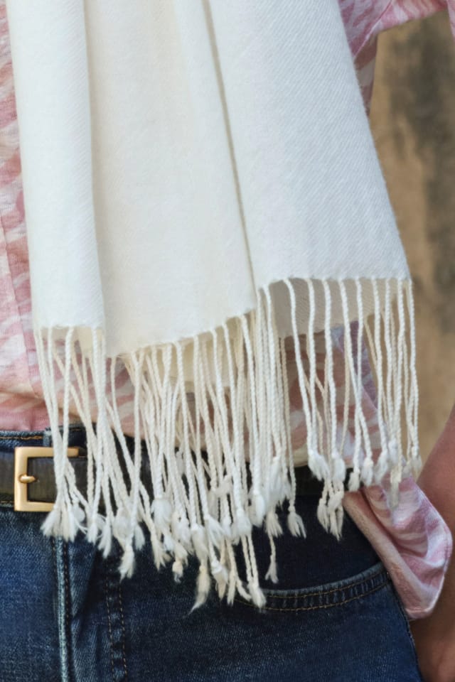 Pure Collection Pure Collection Women's Super Soft Cashmere Blend Pashmina in White - 3