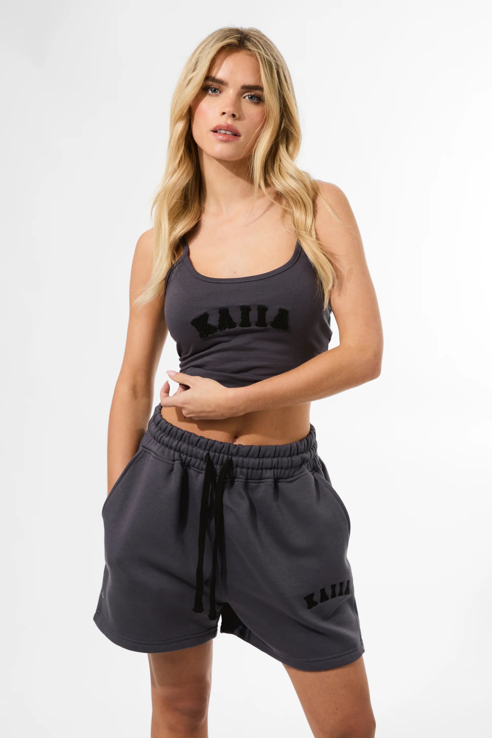 Kaiia KAIIA LOGO RELAXED SWEAT SHORT DARK GREY - 3