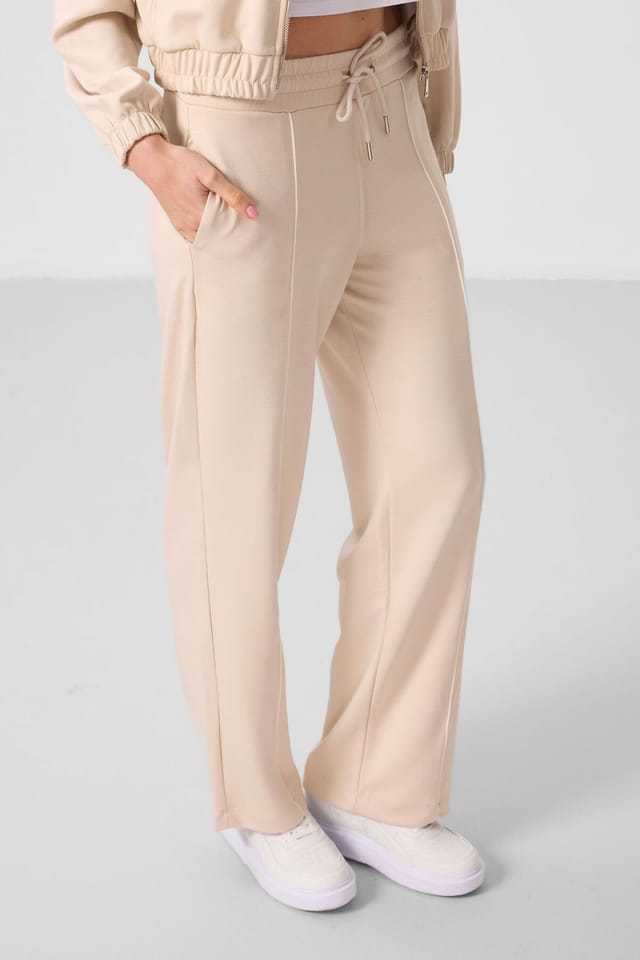 Tommy Life Tommy Life Women's Oversized Zip-collar Tracksuit Set in Beige - 3