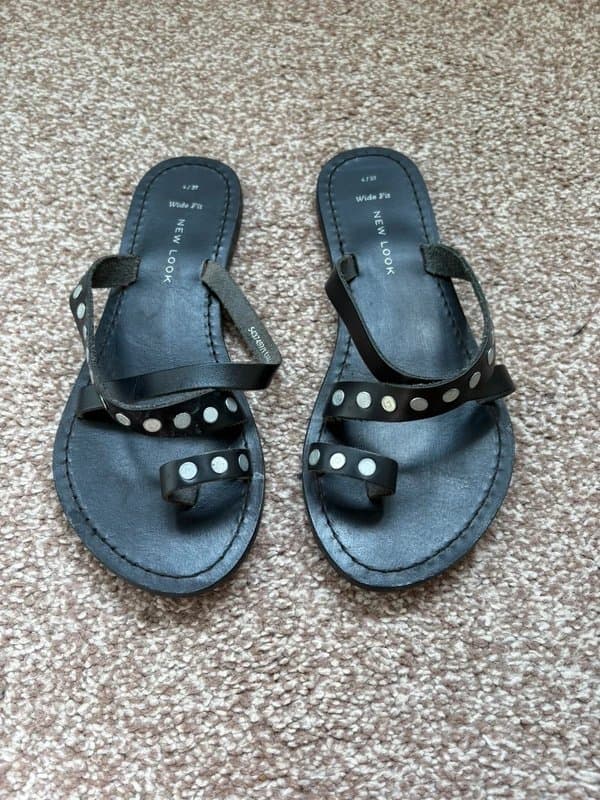 New Look Black leather sandals with stud detail and toe loop