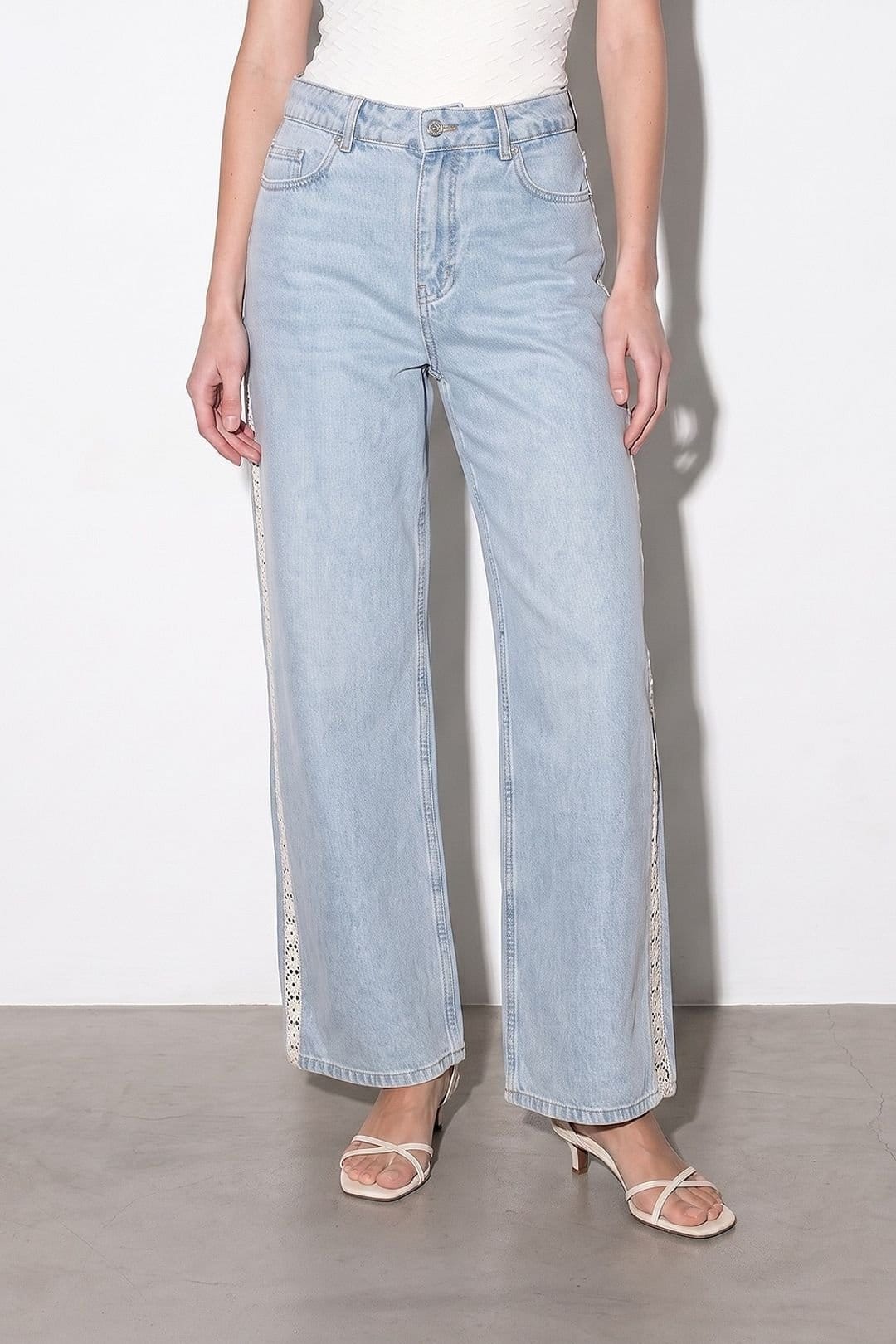 Dilvin Dilvin Women's High-Waist Straight Embroidered Jeans in Light Blue - 4
