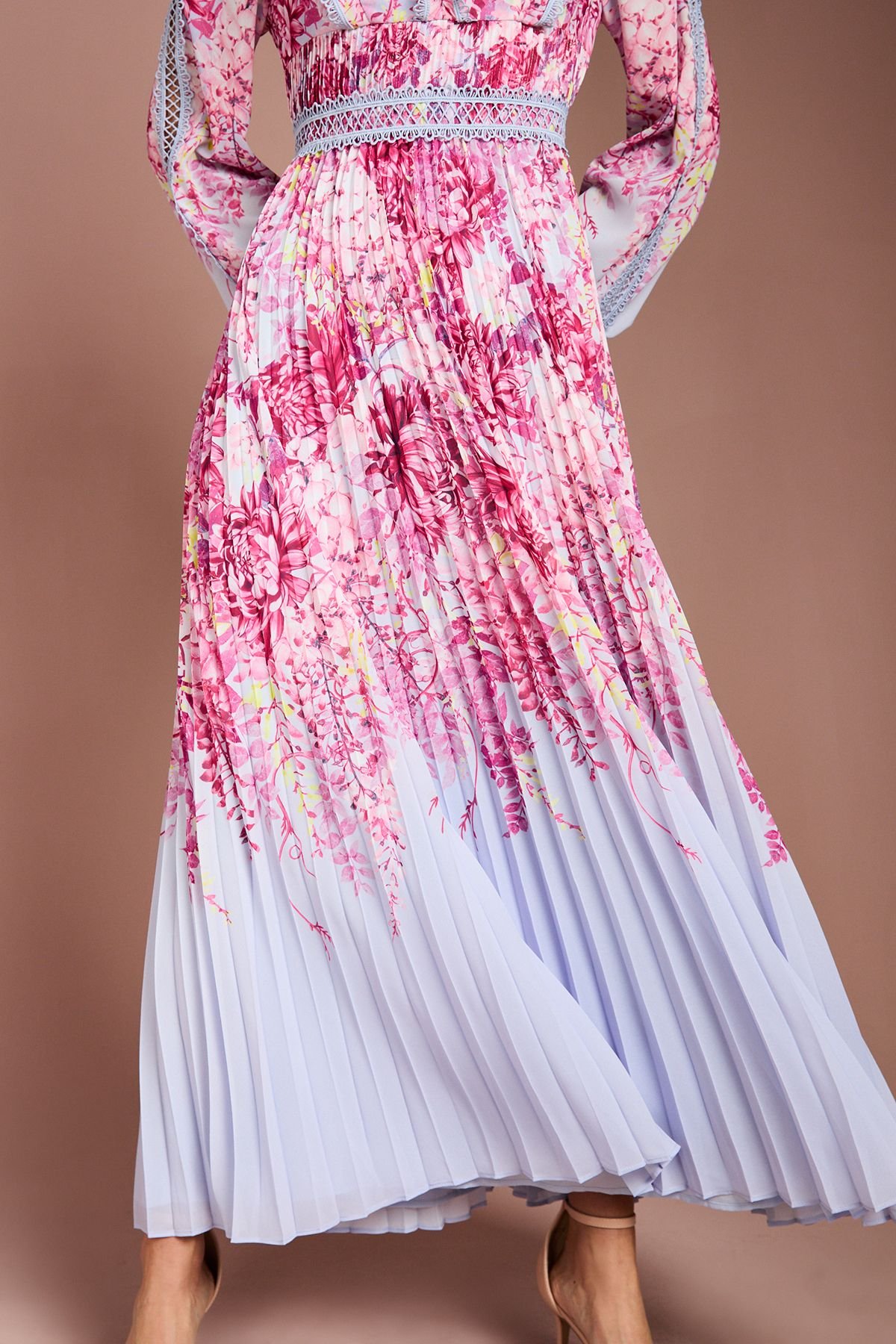 Coast Coast Women's Placement Print Lace Trim Pleated Maxi Dress in Blue - 4