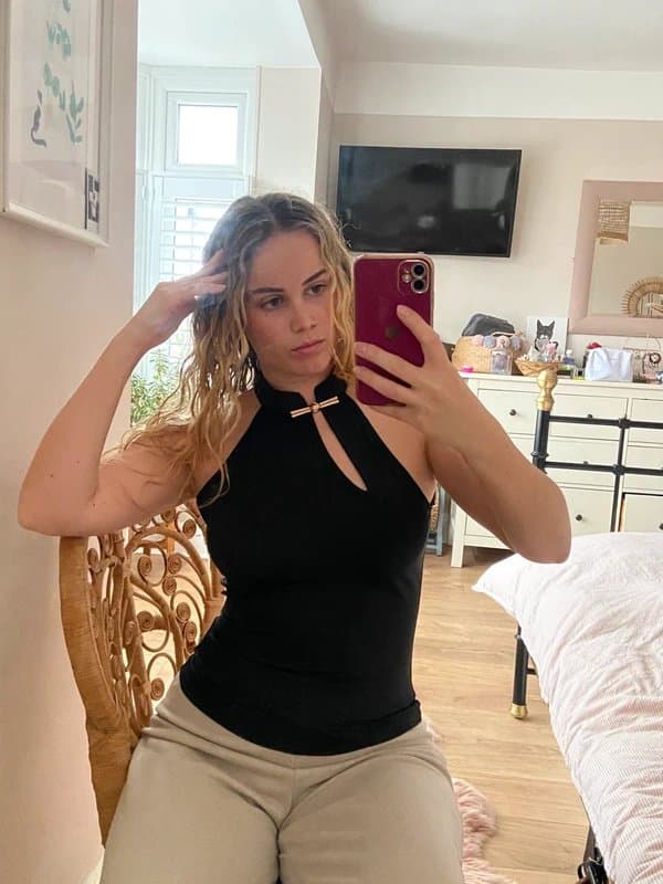 Spring black cut out top