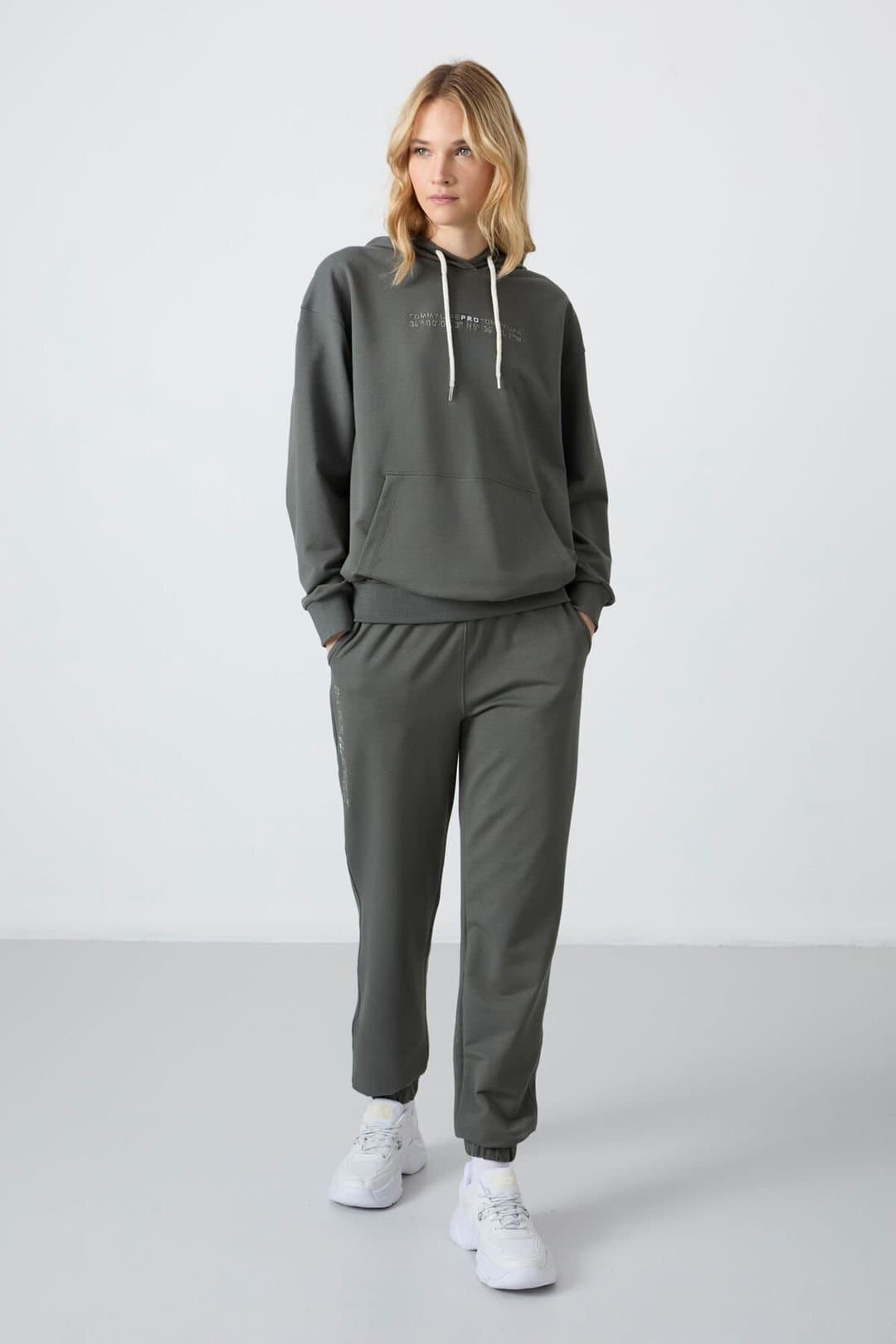 Tommy Life Tommy Life Women's Oversized Hooded Sweatshirt & Pants Set in Charcoal