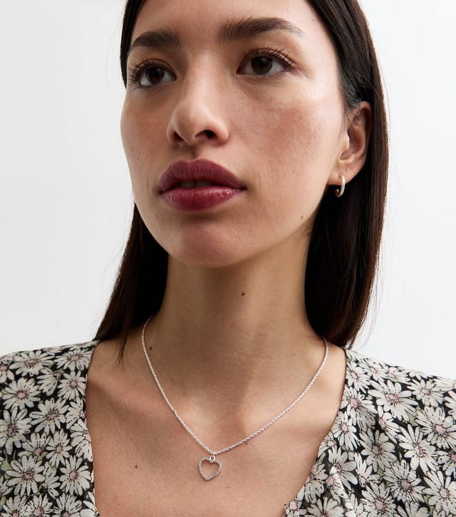 New Look Silver Tone Rope Chain Heart Pendant Necklace New Look - 2