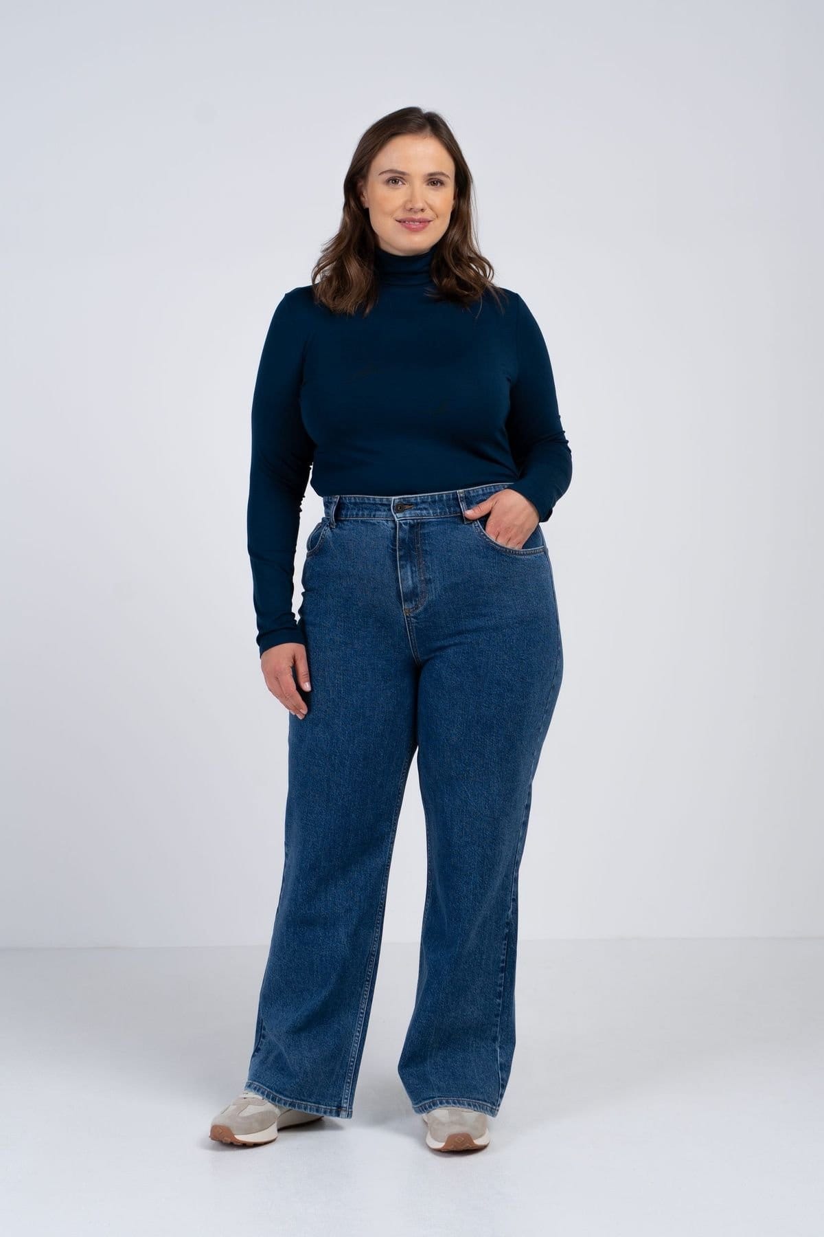 Kettlewell Women's Darla Bootcut Jeans in Mid Blue
