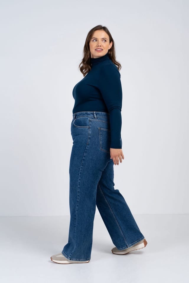 Kettlewell Kettlewell Women's Darla Bootcut Jeans in Mid Blue - 3