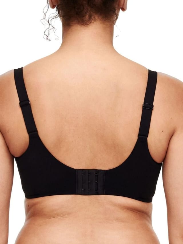 Chantelle Chantelle Women's Easy Feel Norah Covering Moulded Bra in Black - 3
