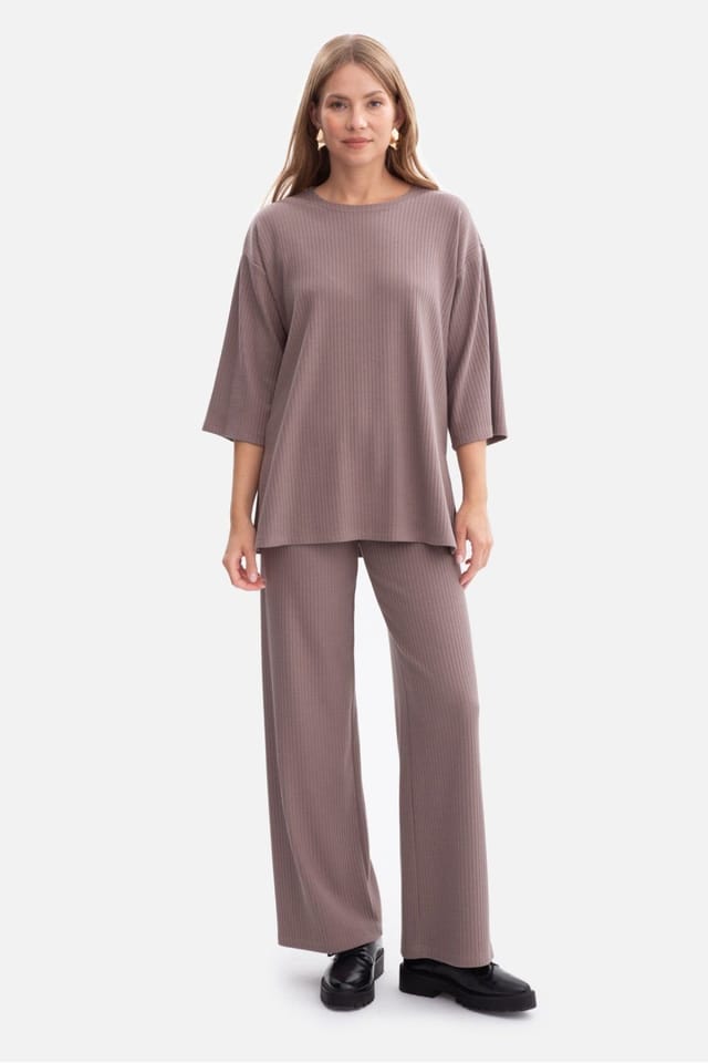 Love Lace Love Lace Women's Ribbed Oversized Blouse with Side Slits in Mauve - 2