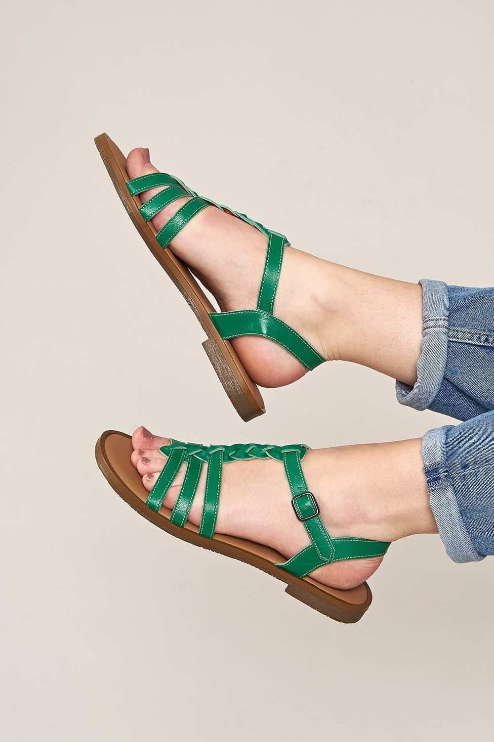 Moshulu Moshulu Women's 'Wasabi' Strappy Leather T-bar Sandals in Emerald