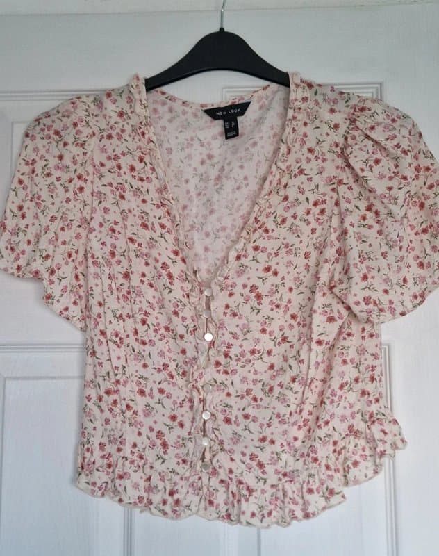 New Look Cropped floral button up blouse