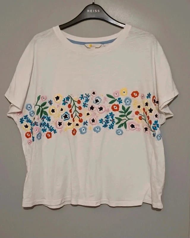 Boden Boden White Embroidered Floral Print Cotton T-shirt - size 16