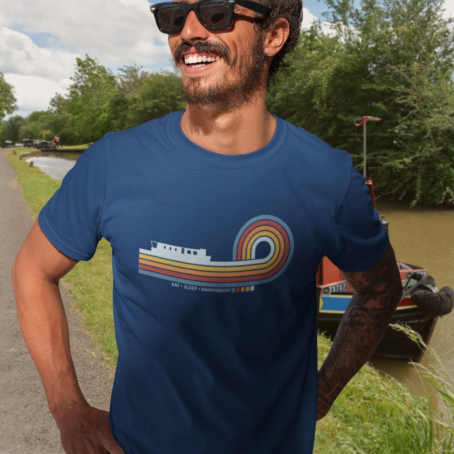 Bad Zebedee Bad Zebedee Men's Retro Lines Narrowboat T-Shirt in Navy - 4