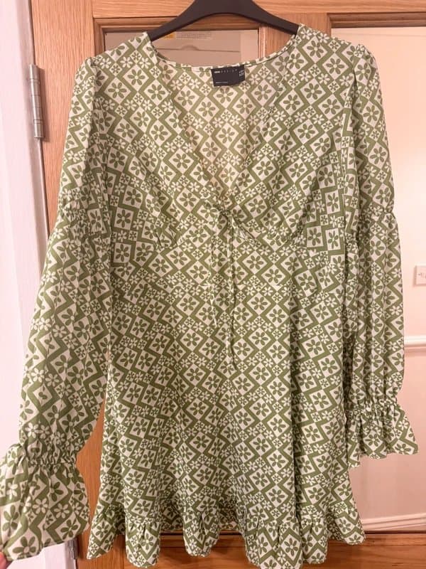 ASOS ASOS Green and white 70s retro style mini shift dress size 16