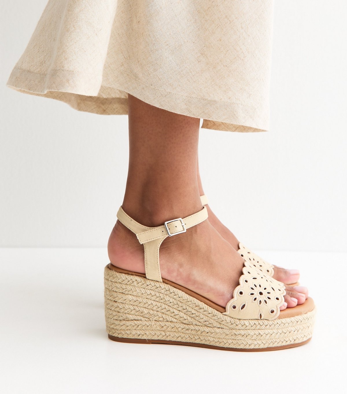 New Look Women's Wide Fit Off White Broderie Anglaise Wedge Sandals Vegan New Look - 2