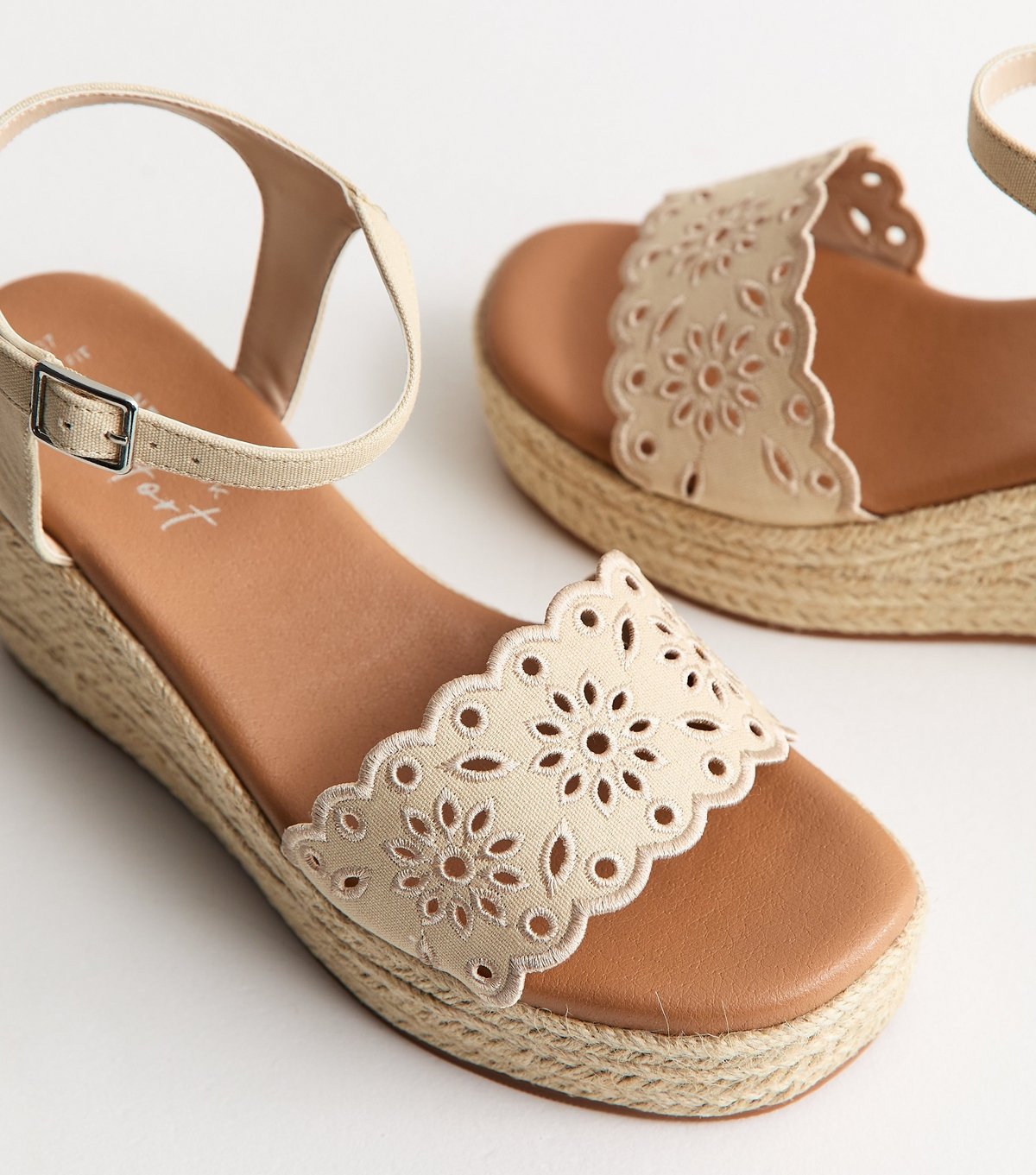 New Look Women's Wide Fit Off White Broderie Anglaise Wedge Sandals Vegan New Look - 4