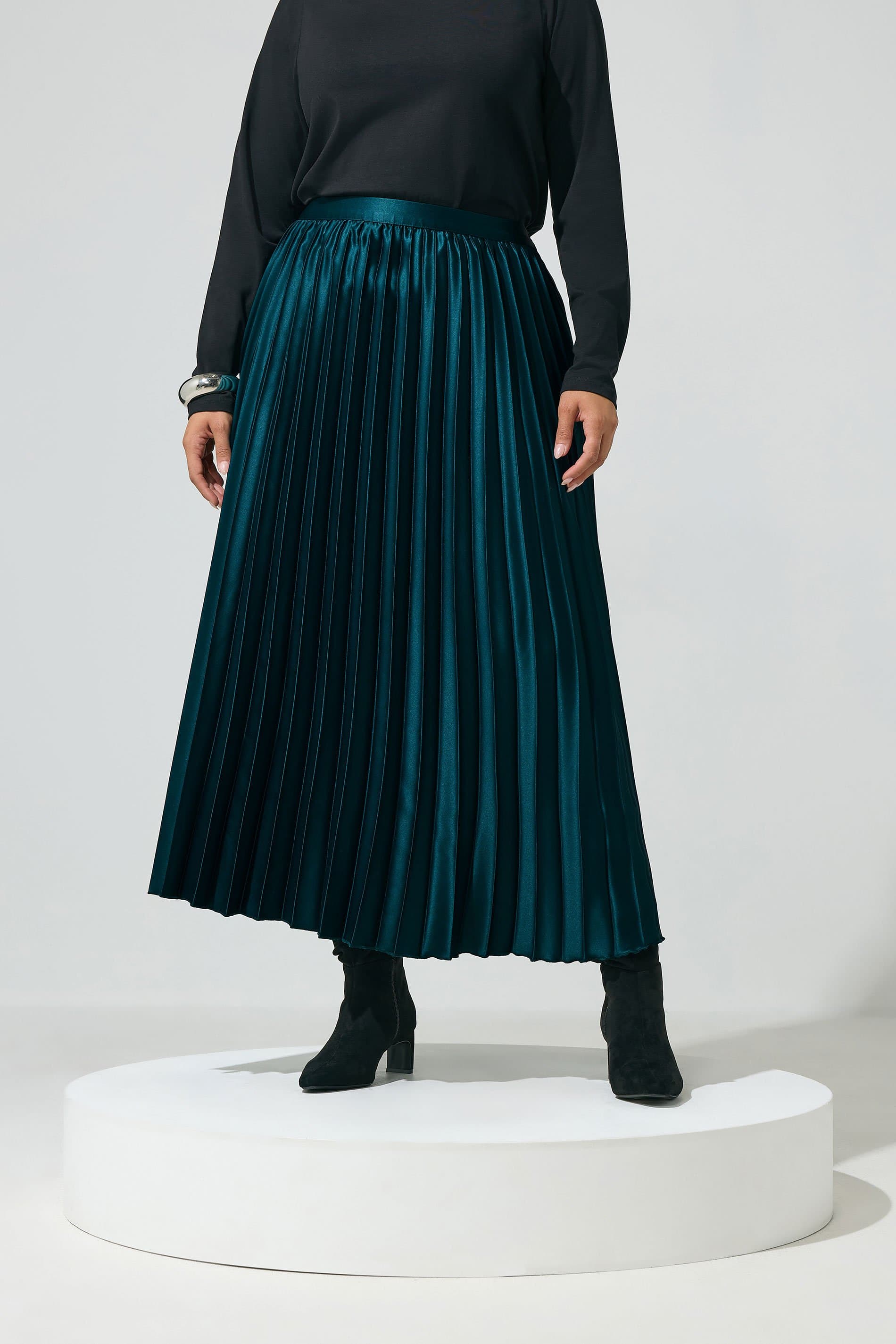 Yours London Plus Size Teal Green Pleated Satin Skirt