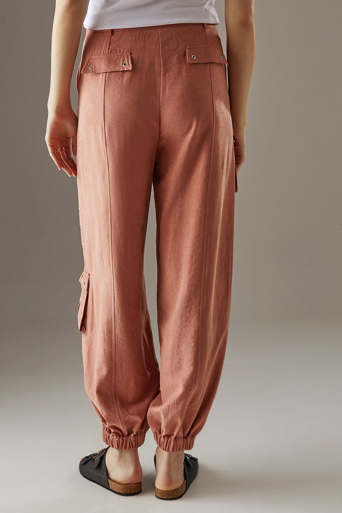 Warehouse Warehouse Women's Peach Satin Utility Eyelet Detail Cuffed Trousers in Rust - 3