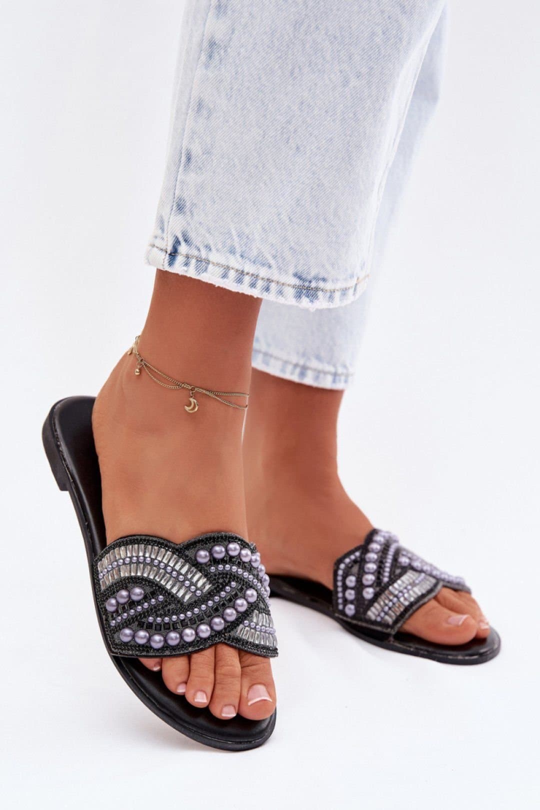 Love Lace Love Lace Women's Crystals Embellished Flat Sandal Flip Flops for Summer in Black