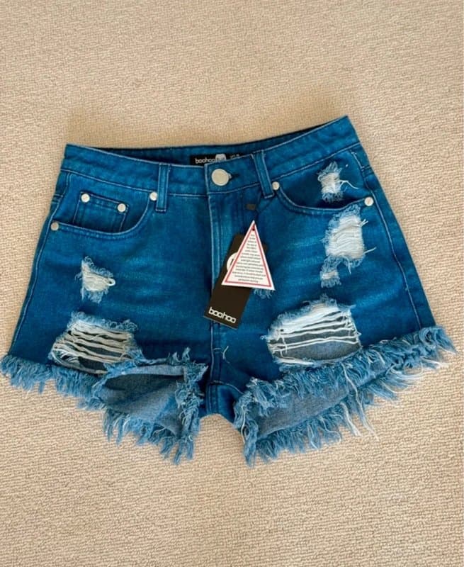 Boohoo Boohoo high rise distressed denim mum shorts size 8