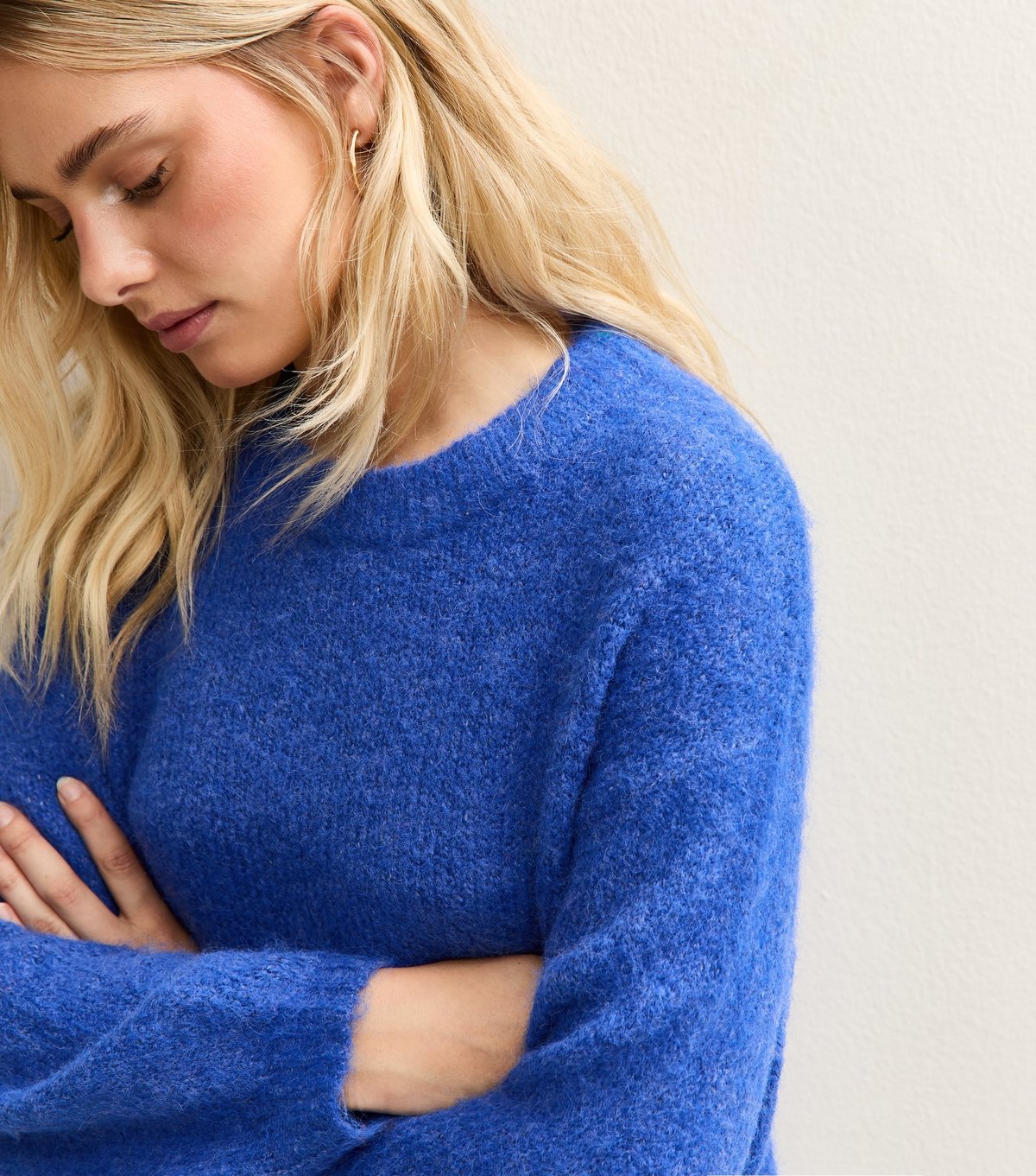 Sunshine Soul Women's Mid Blue Crew Neck Cropped Jumper Sunshine Soul New Look - 2