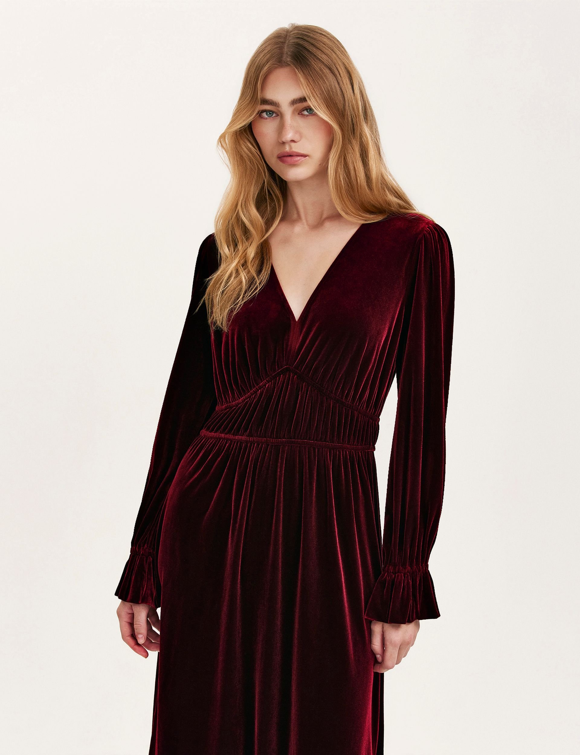 Finery London Finery London Women's Petite Laila Velvet Midi Waisted Dress in Wine - 2