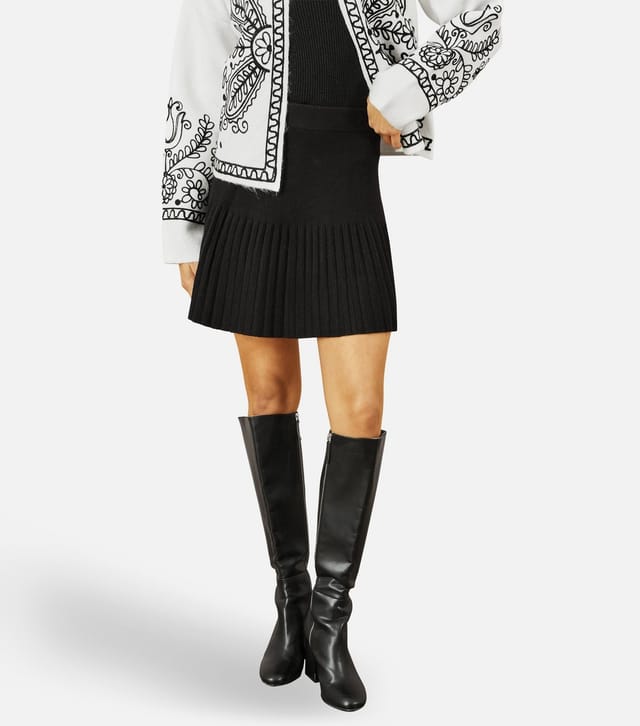 Yumi Women's Black Knitted Mini Skirt Yumi New Look - 2