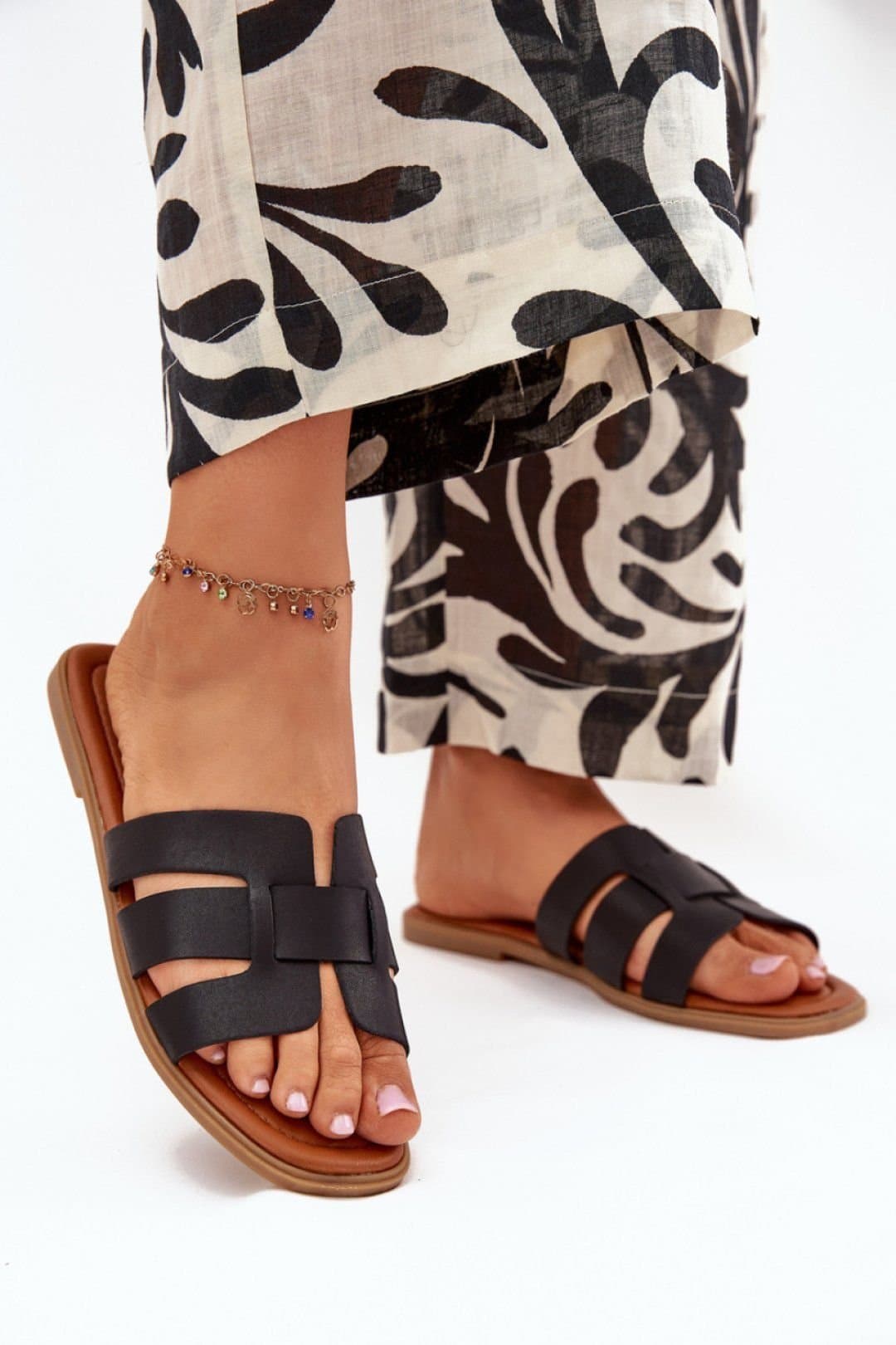 Love Lace Love Lace Women's Flat Heel Flip Flops Sandals for Everyday Comfort in Black