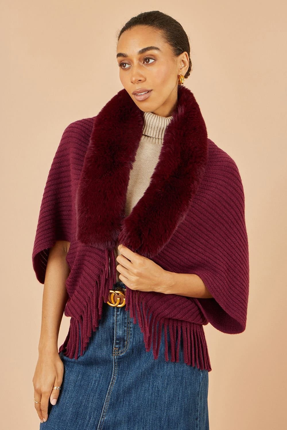 Yumi Curve Yumi Curve Women's Burgundy Fur Collar Shrug With Tassel Hem