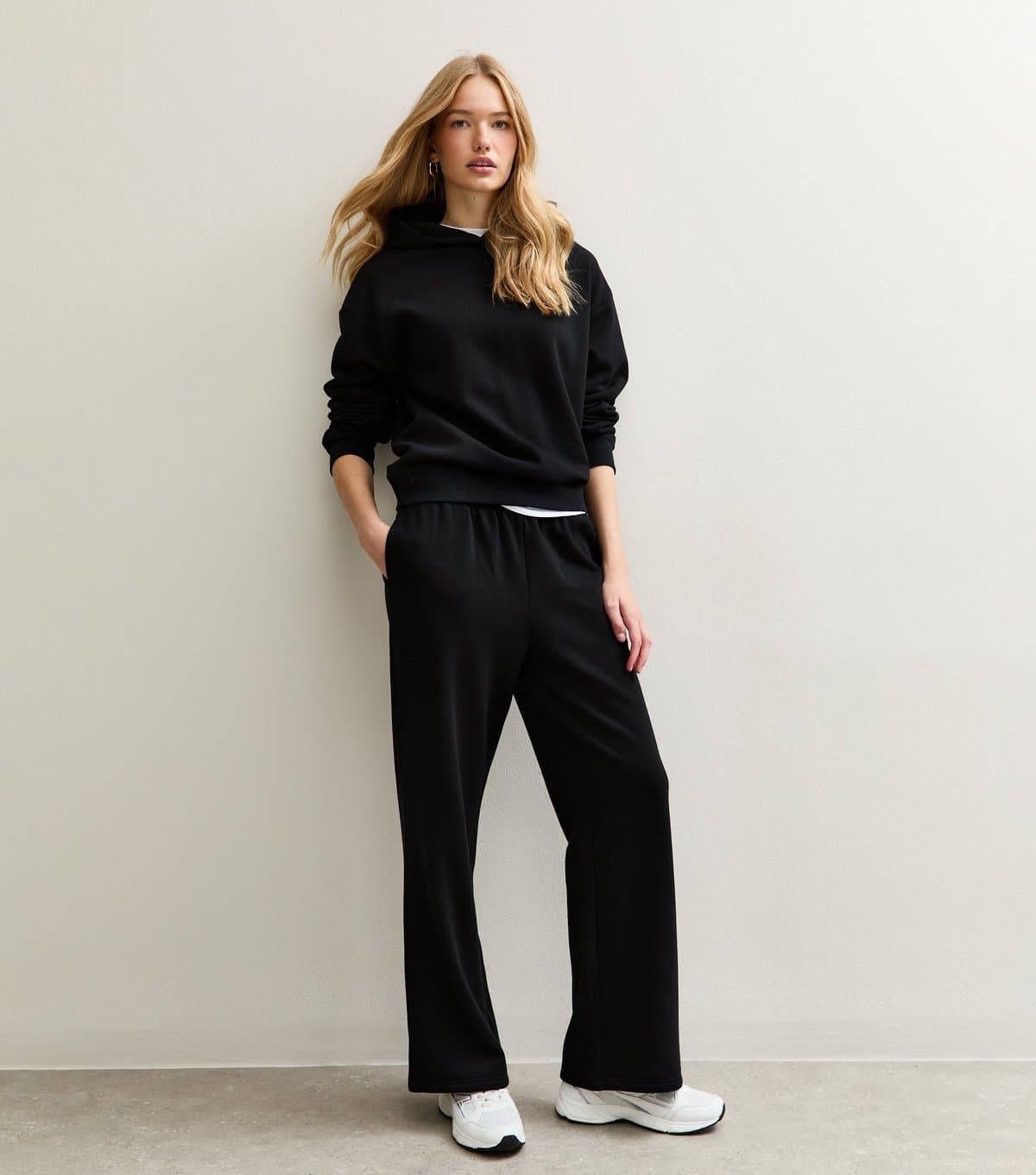 New Look Women's Black Elasticated Waist Wide Leg Joggers New Look