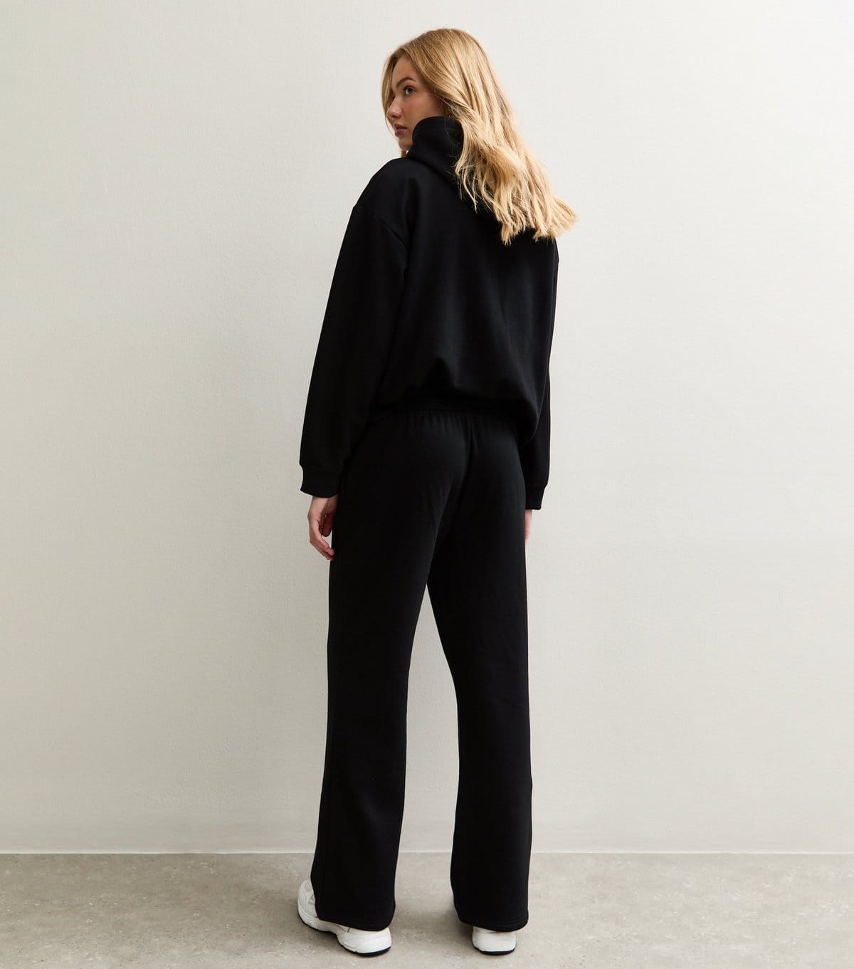 New Look Women's Black Elasticated Waist Wide Leg Joggers New Look - 4